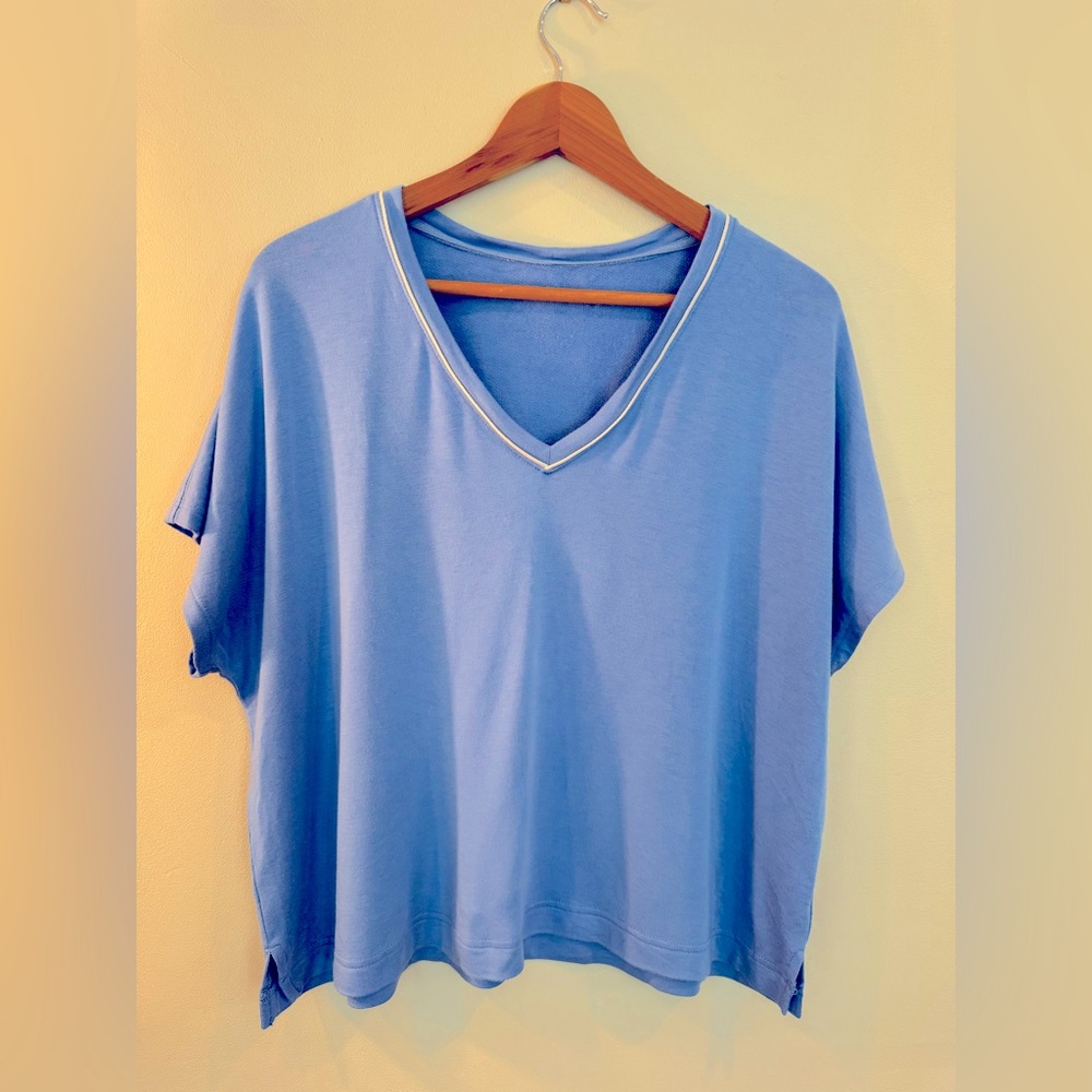 Lou & Grey Piped Signaturesoft V-Neck Shirt - Size XL